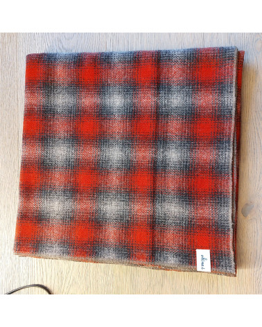 Plaid Laine 100% motif carreaux rouge gris 150x150